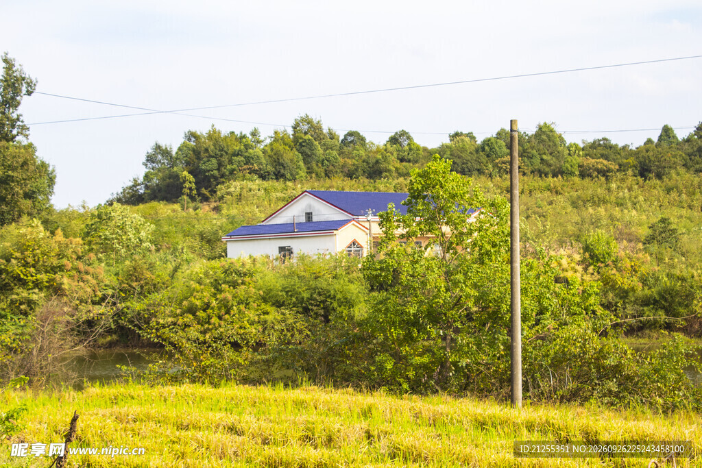 郊野田园小屋风光