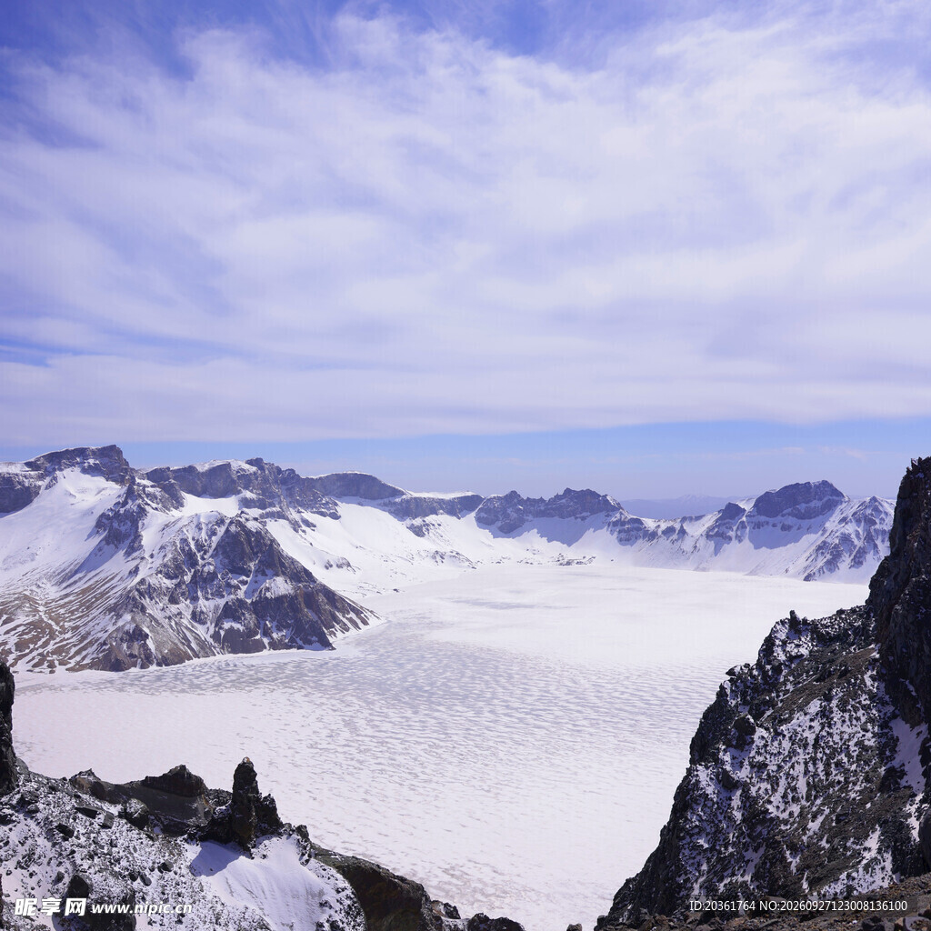 雪山云海壮丽风光