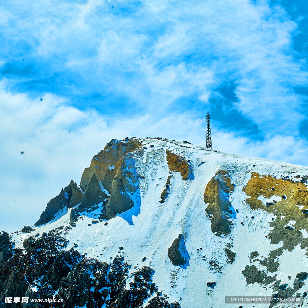 雪山蓝天山巅风光