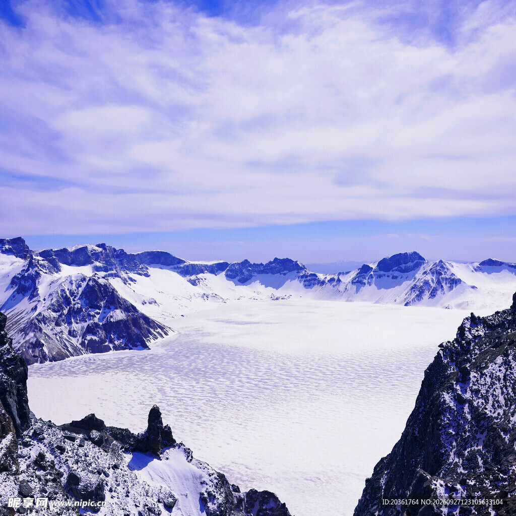 雪山云海壮丽风光