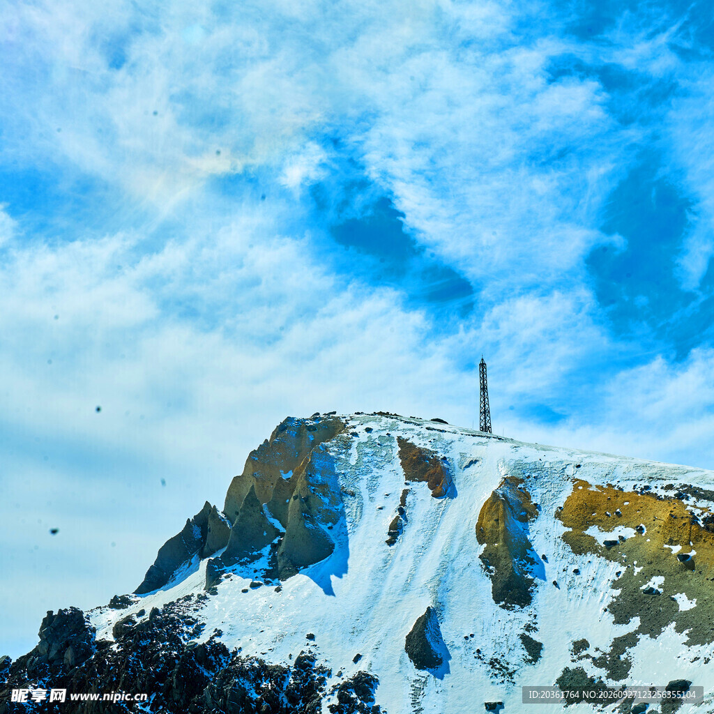 雪山晴空山巅风光