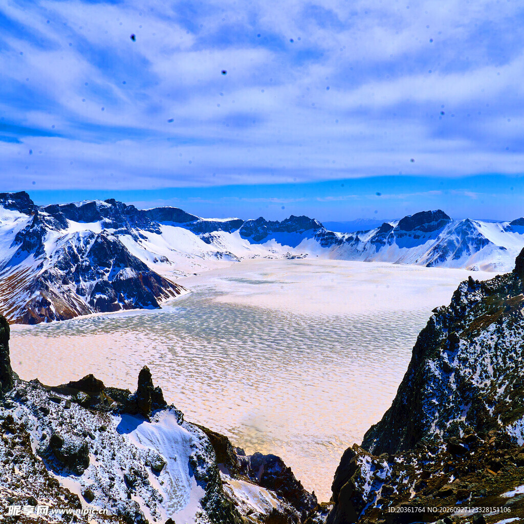 雪山云海壮丽风光