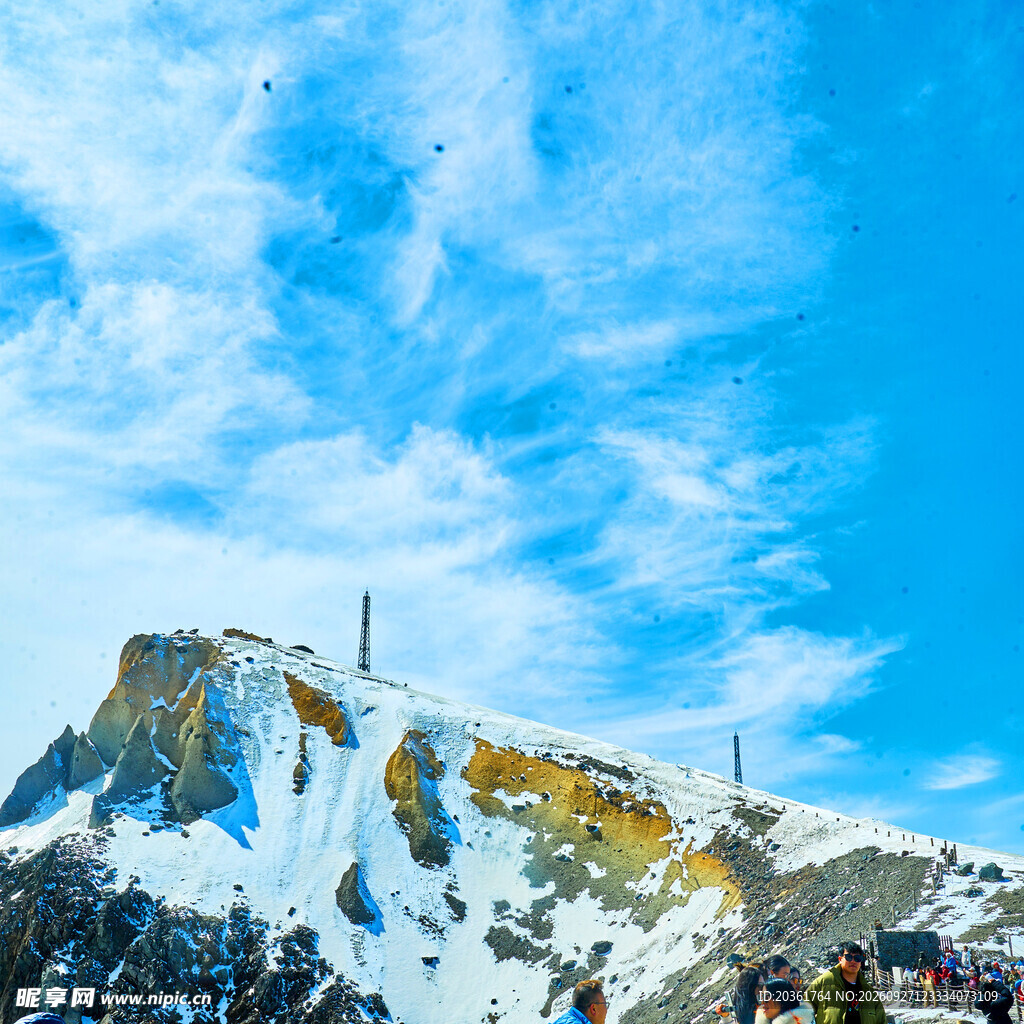 雪山景区晴日风光