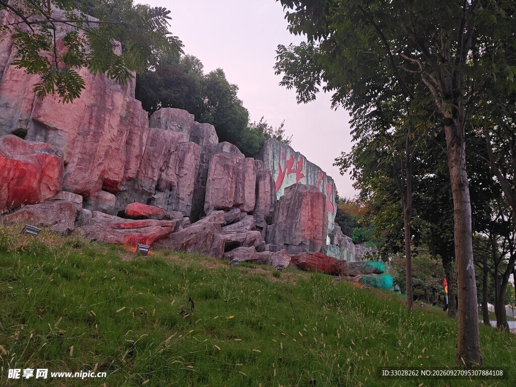 潜江紫月湖假山
