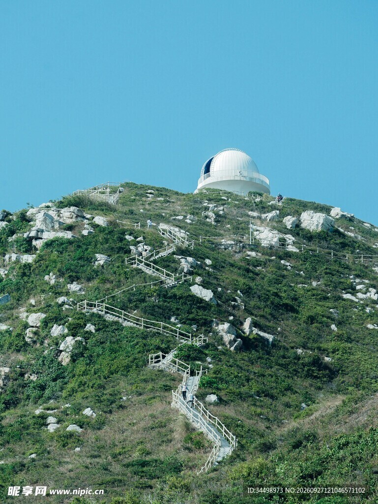 山顶观测台山野风光