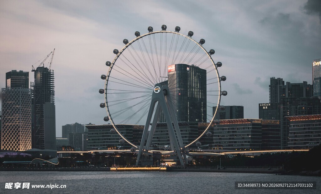 城市摩天轮黄昏景观
