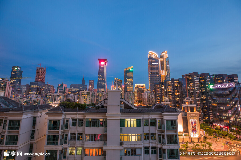 蓝调时分都市夜景