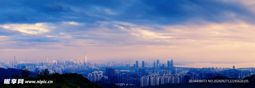 黄昏城市远景风光
