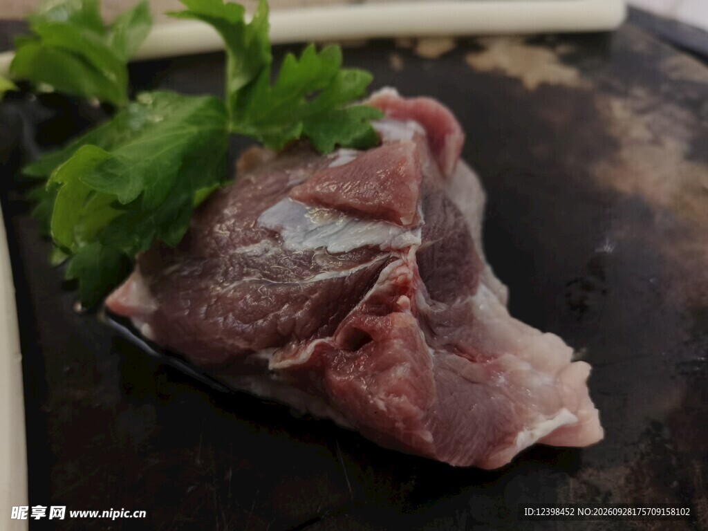 新鲜生猪肉块
