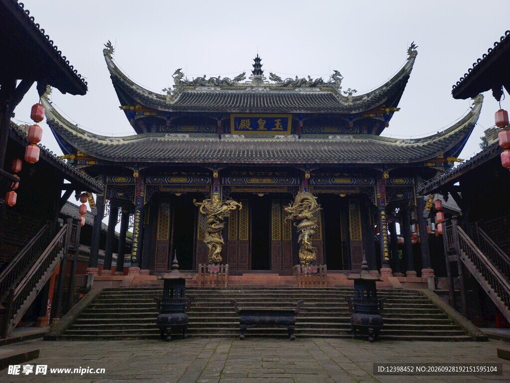 中式古典寺庙大殿