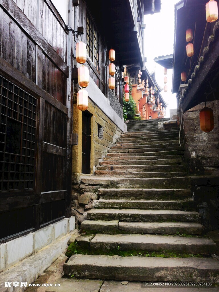 古街石阶巷道风光