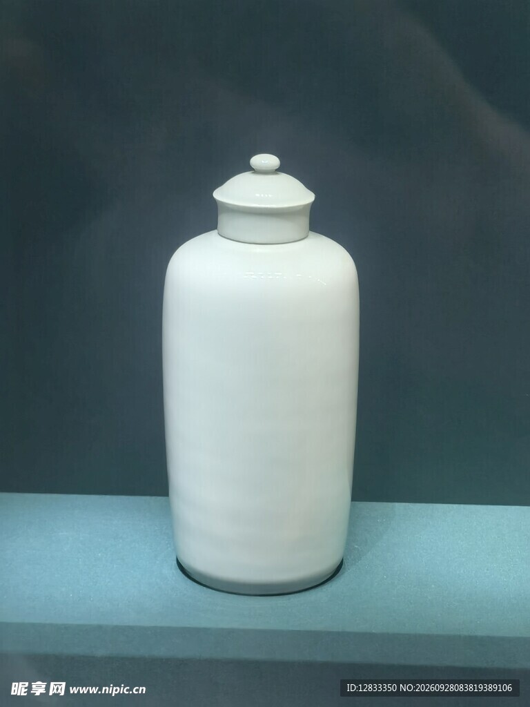 馆藏白釉带盖瓷罐