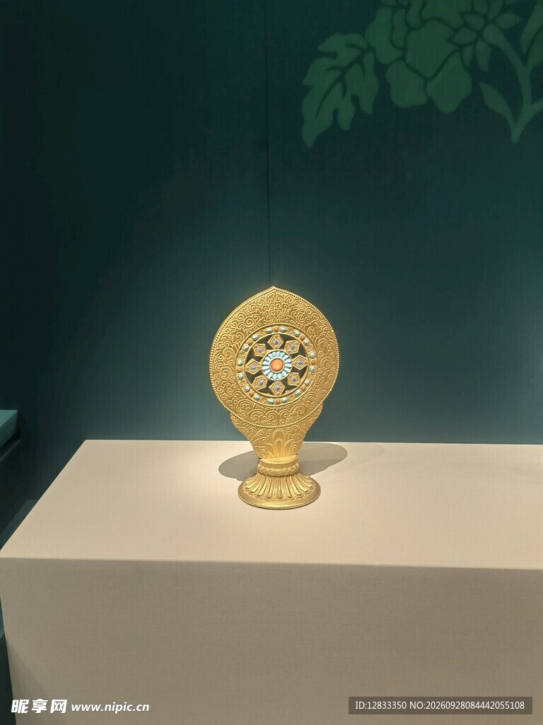 馆藏金色法轮文物