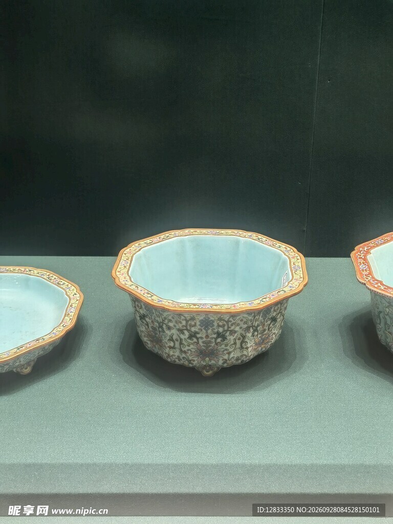 馆藏花口古瓷展品