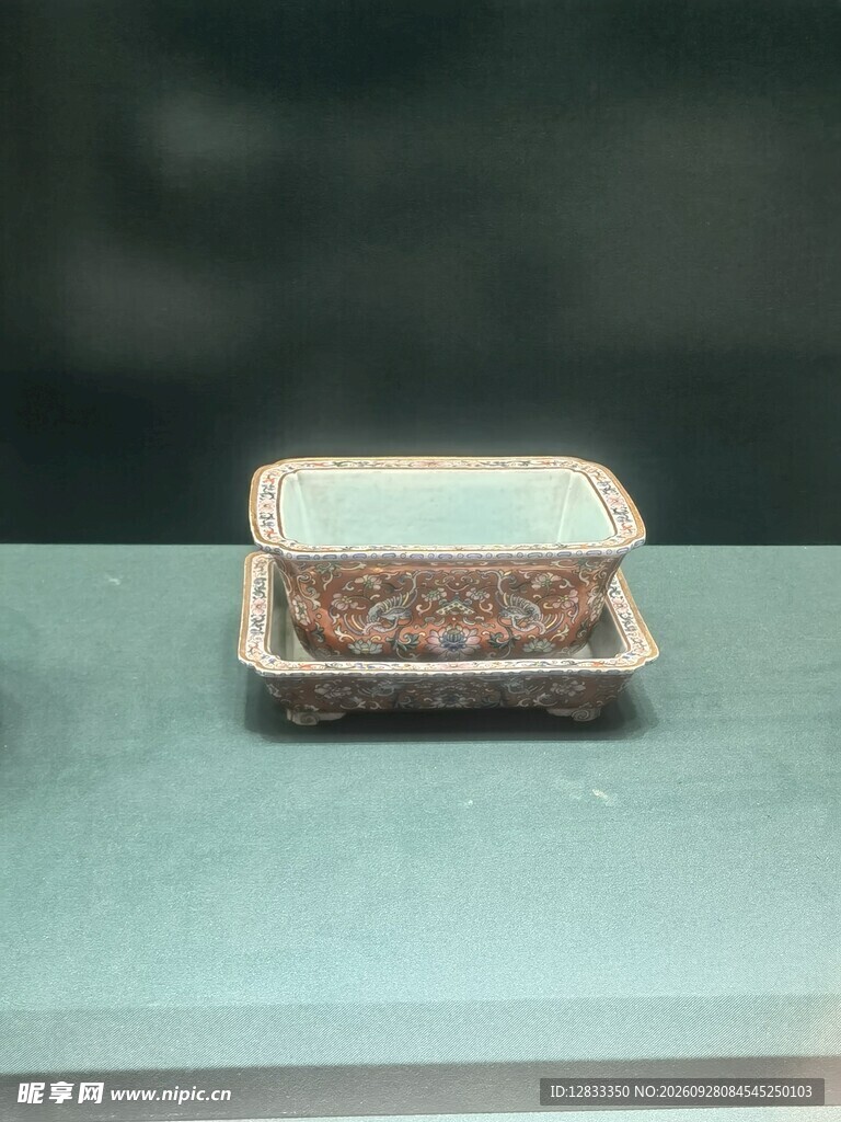 馆藏青釉古瓷文具