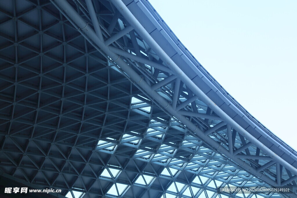钢结构建筑仰拍特写