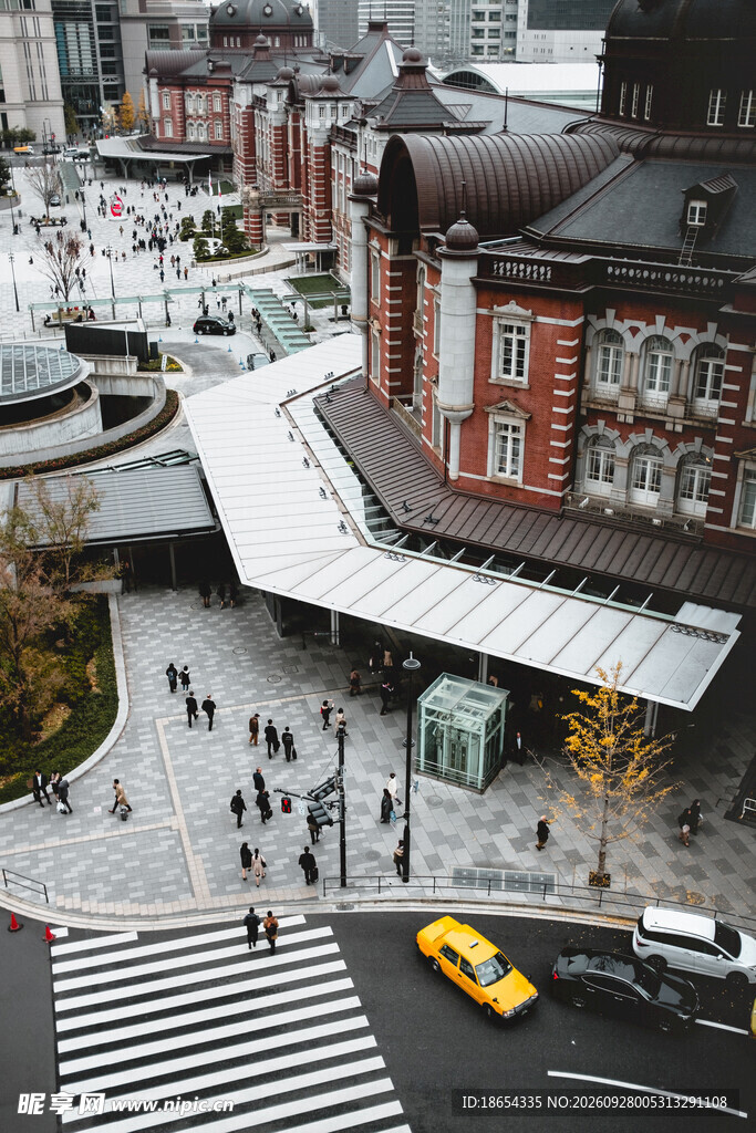 俯瞰城市复古车站街景