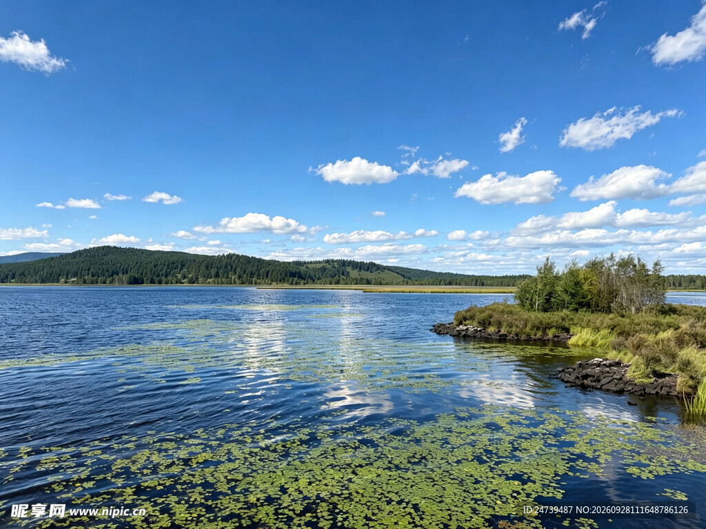 湖泊晴日风光