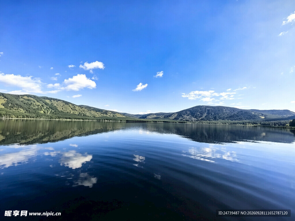 水天一色湖景风光