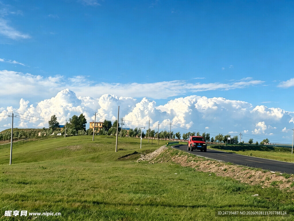 郊野晴日公路风光