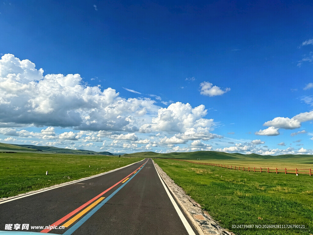 草原彩虹公路夏日风光