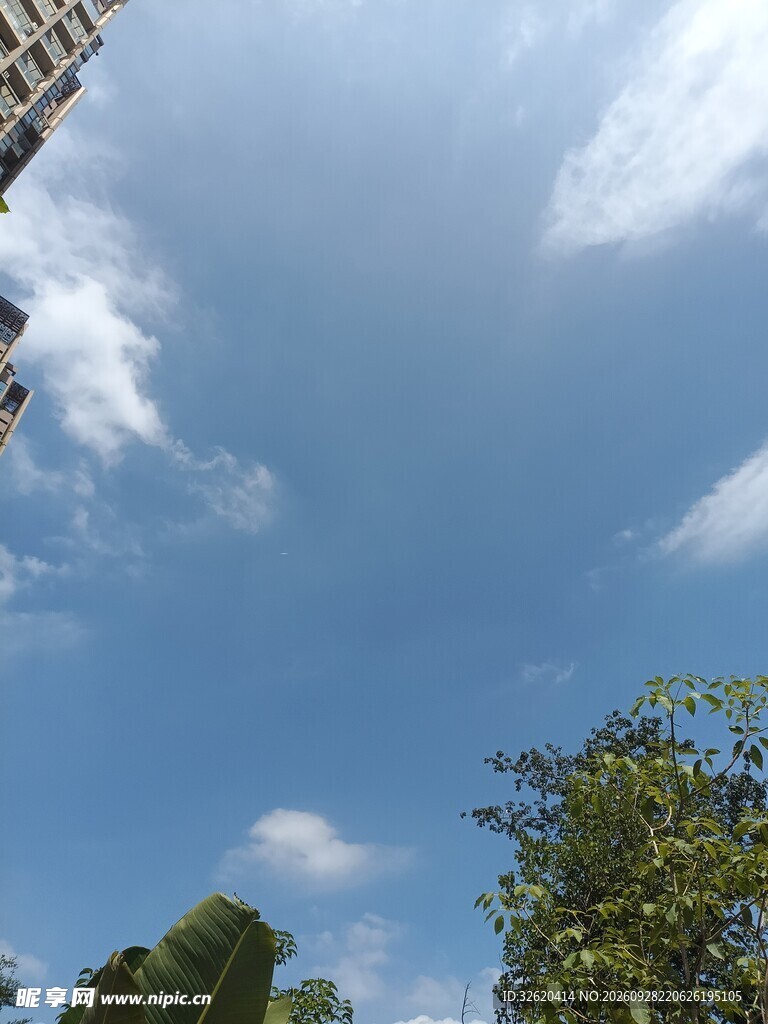 晴朗蓝天白云