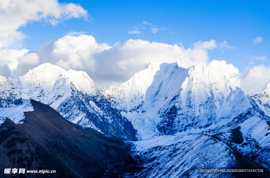 雪山云天壮丽风光