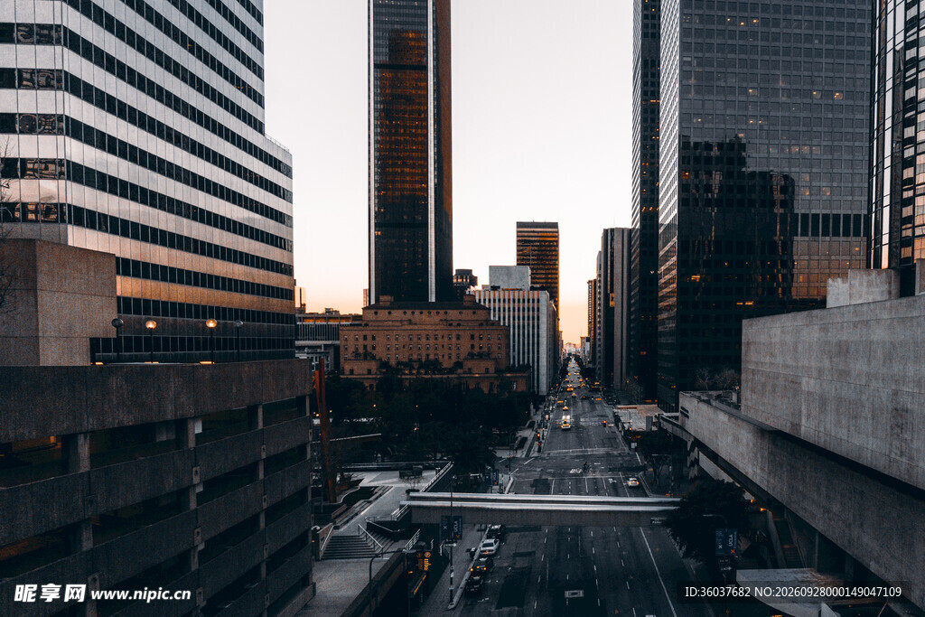 都市黄昏街景