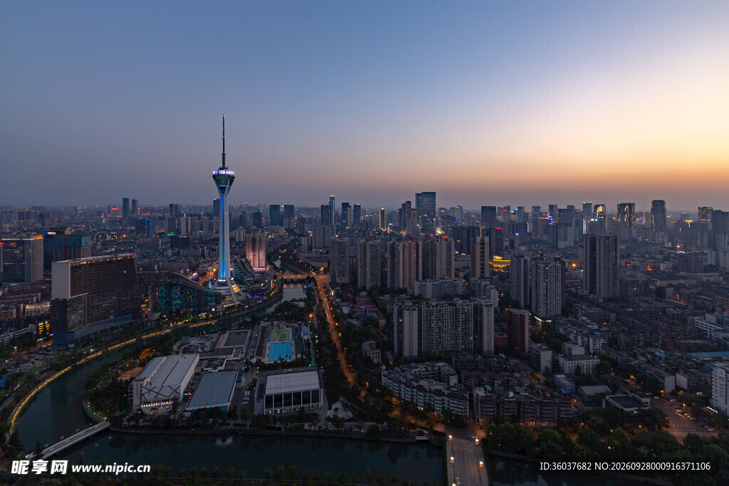 黄昏城市航拍全景