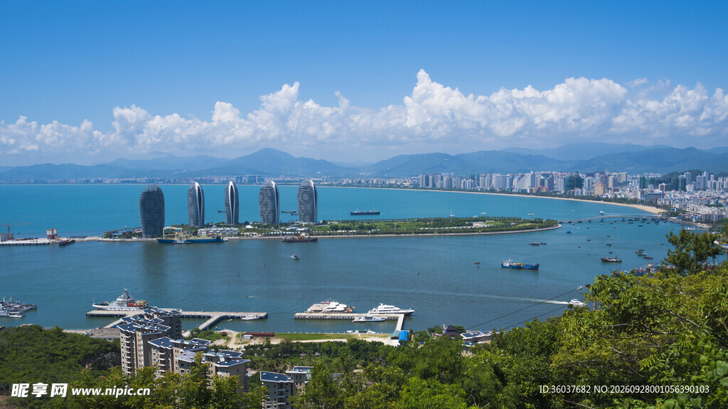 三亚凤凰岛海滨远景