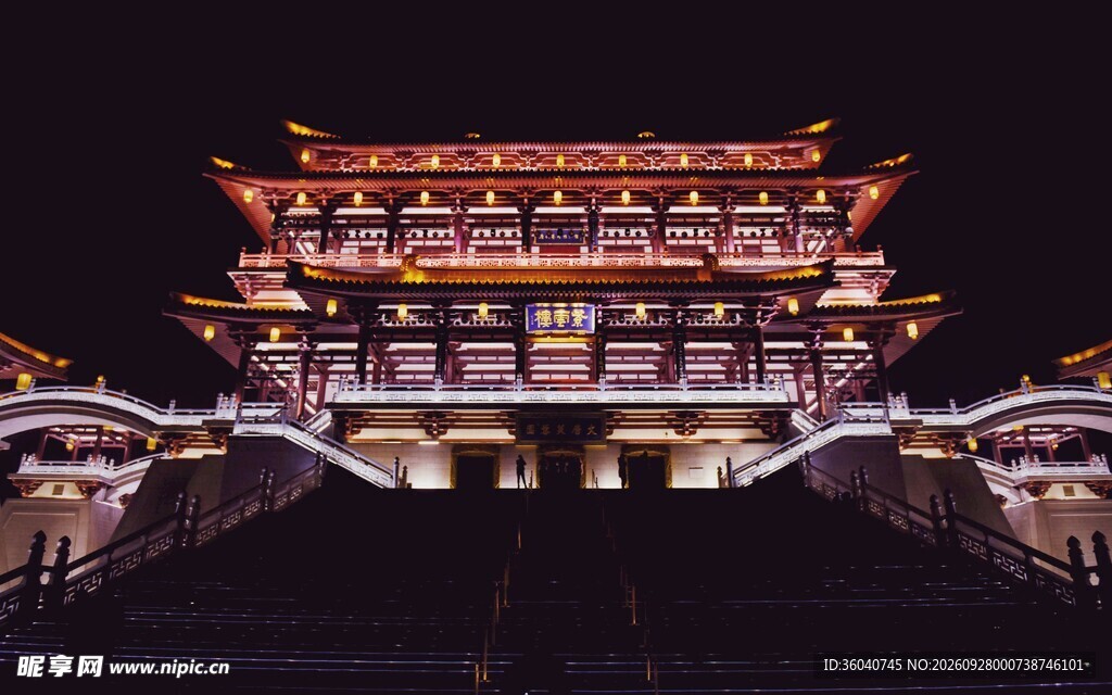 古楼夜景水面倒影