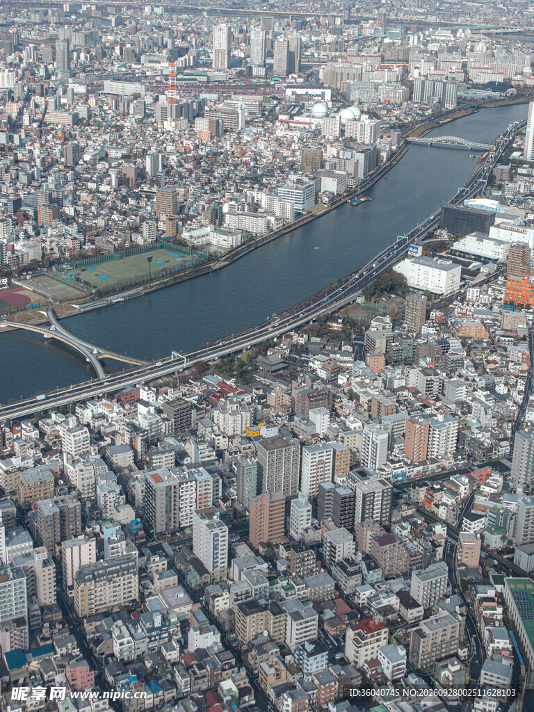 俯瞰城市河流景观