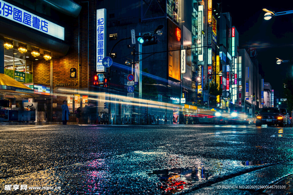 雨夜都市霓虹街景