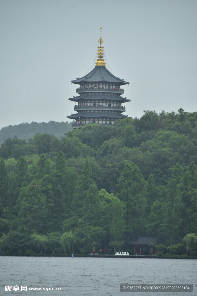 西湖雷峰塔远景