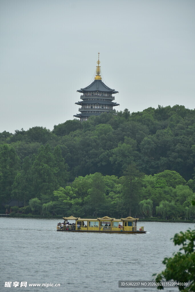 杭州西湖景古塔游船风光