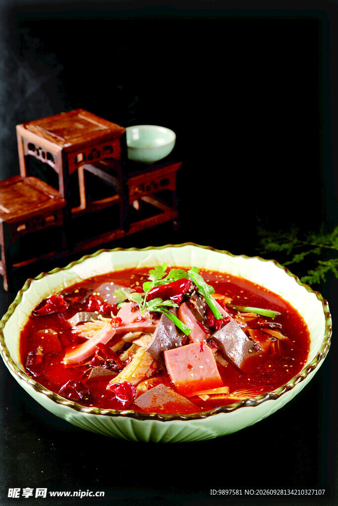 红汤麻辣风味美食
