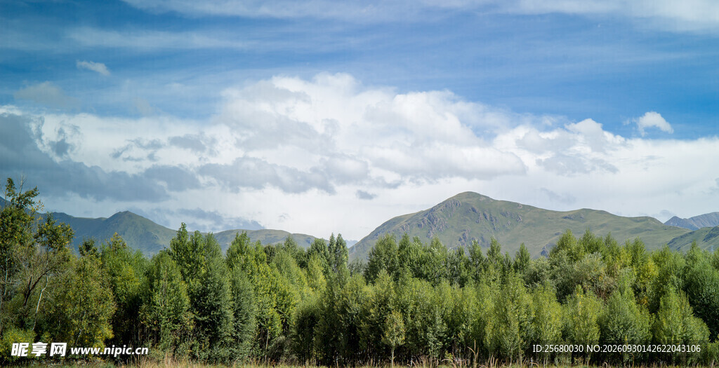 山林晴空自然美景