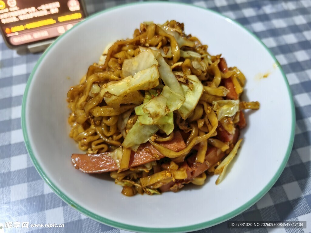 家常香肠炒面