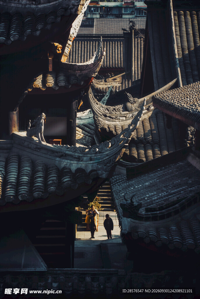中式古建檐角夜景