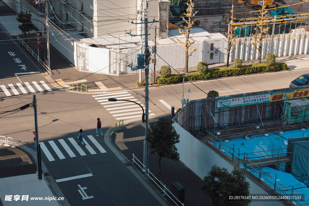 城市路口俯拍街景