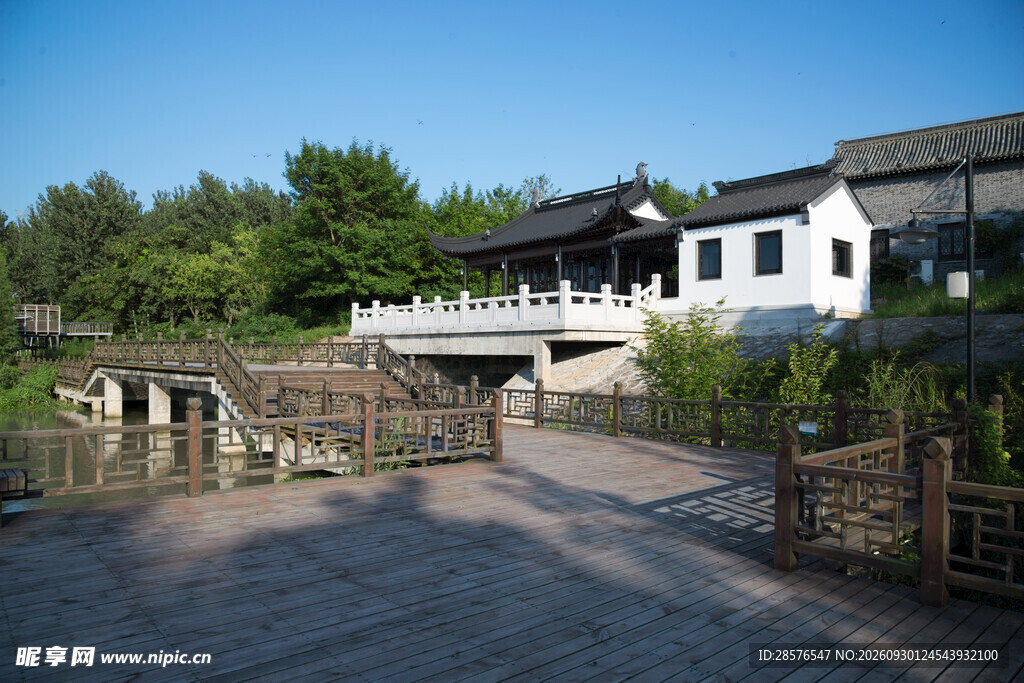 中式临水古建园林风光