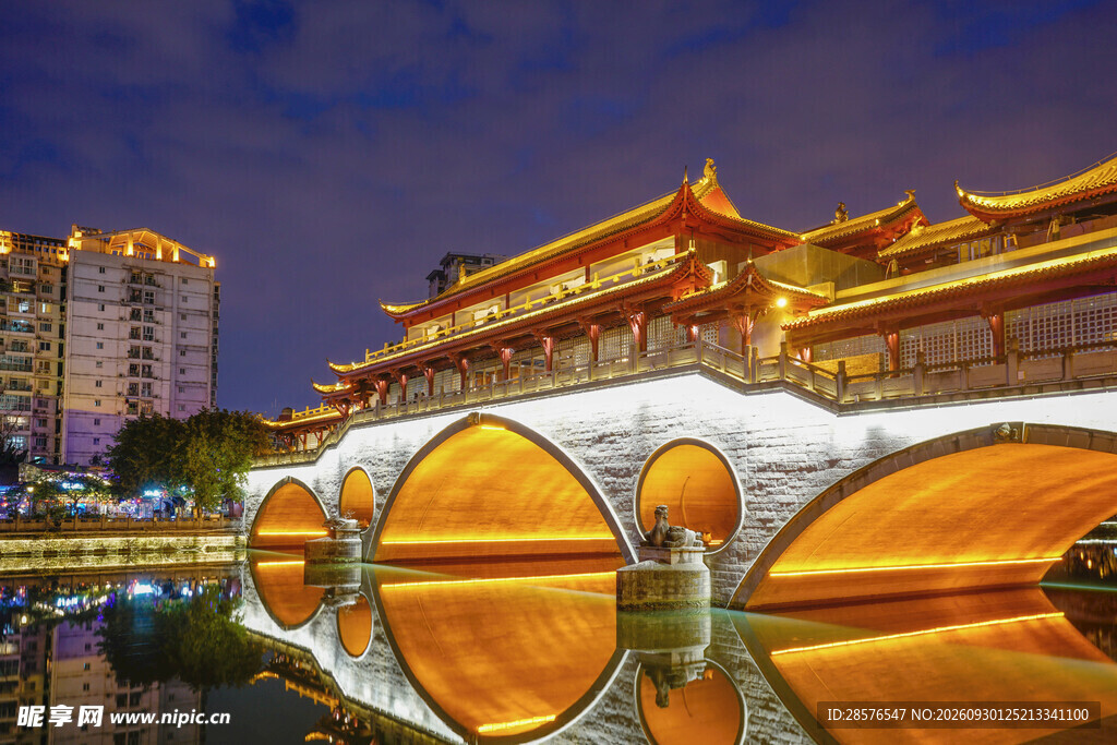 中式廊桥夜景风光