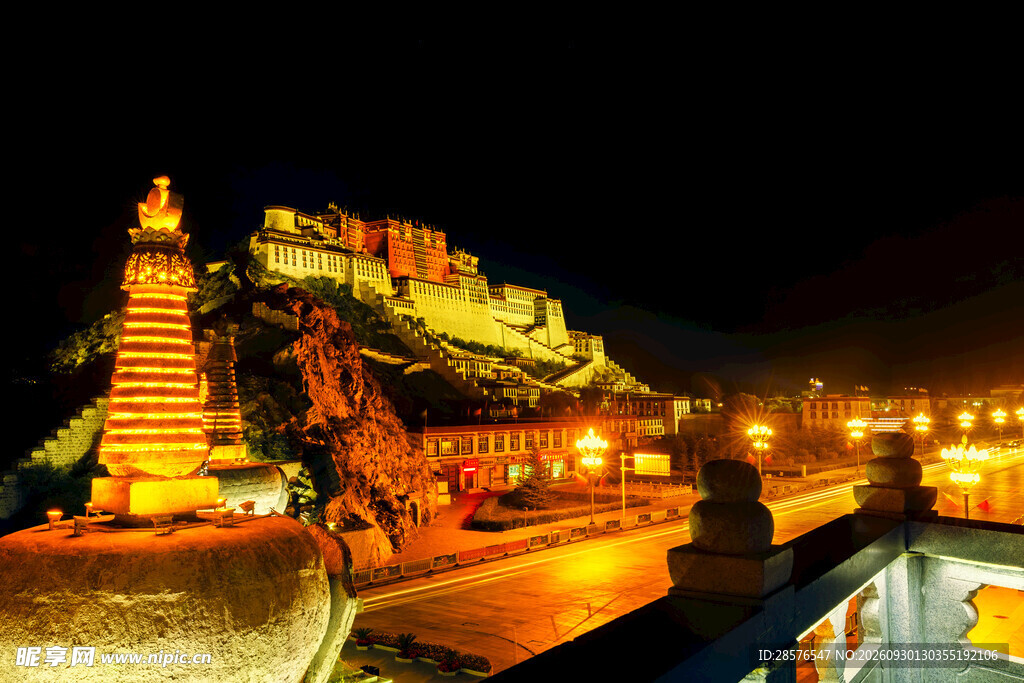 古塔夜景灯火璀璨