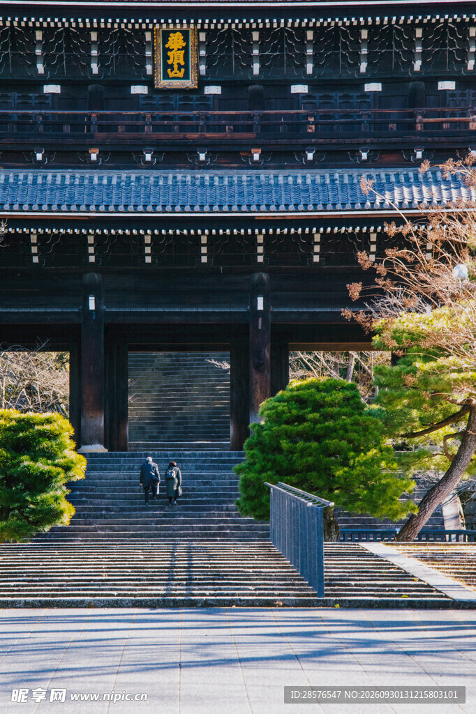 日式古寺山门景观