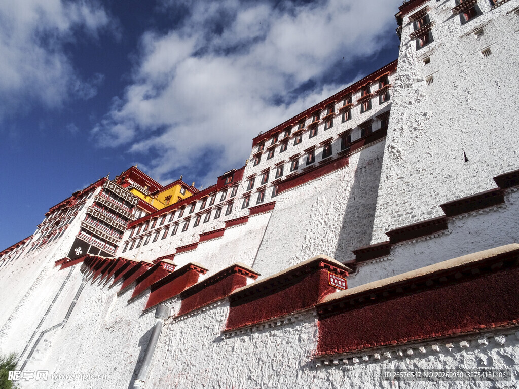 布达拉宫建筑一角