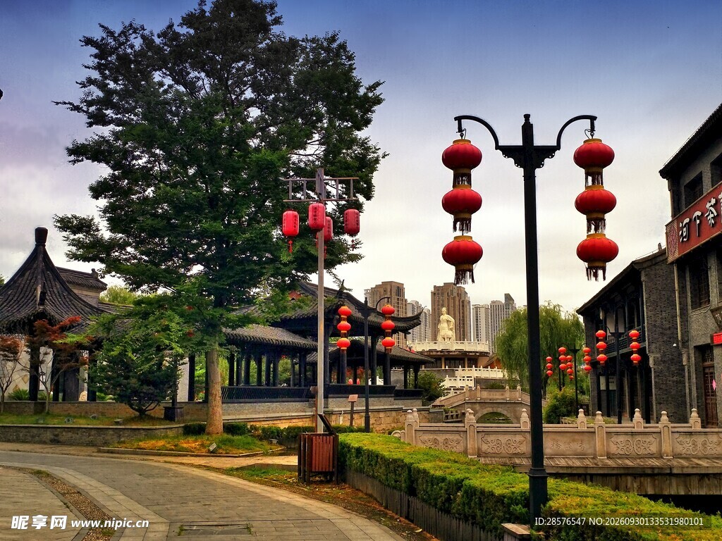 仿古街红灯笼街景