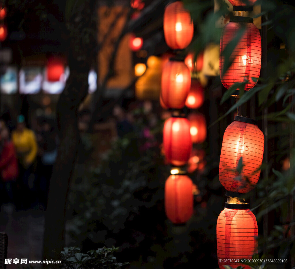 古街红灯笼夜景