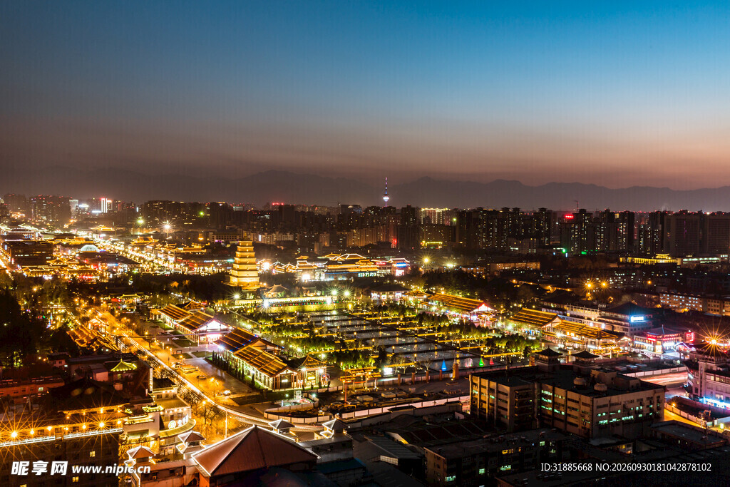 黄昏城市璀璨夜景