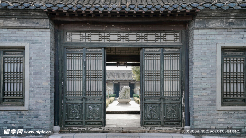 中式古建民居宅门
