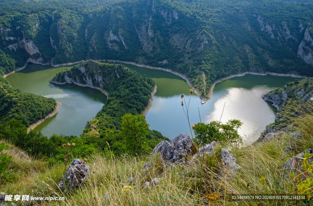 峡谷河湾自然景观